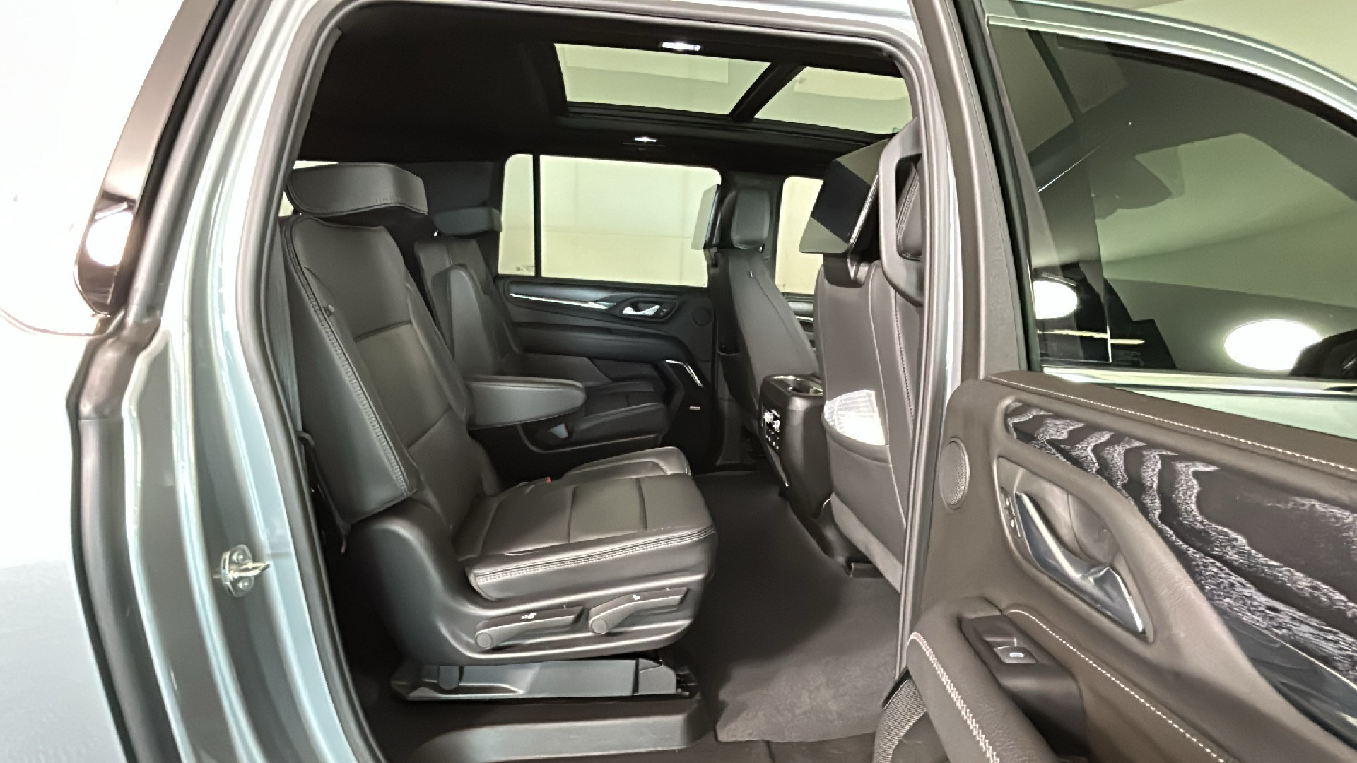 Used 2024 GMC Yukon XL Denali w/ Denali Reserve Package AWD/4WD image 38