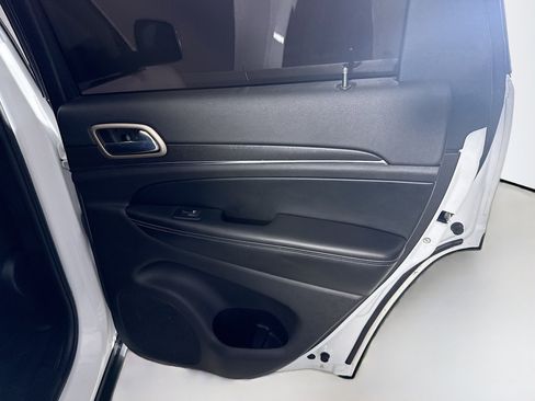 Used 2017 Jeep Grand Cherokee Limited w/ Luxury Group II image 28