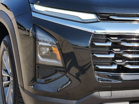 Used 2025 Chevrolet Equinox LT AWD/4WD image 9