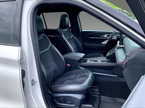 Used 2025 Ford Explorer ST AWD/4WD image 4