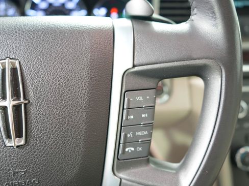Used 2011 Lincoln MKS FWD image 19