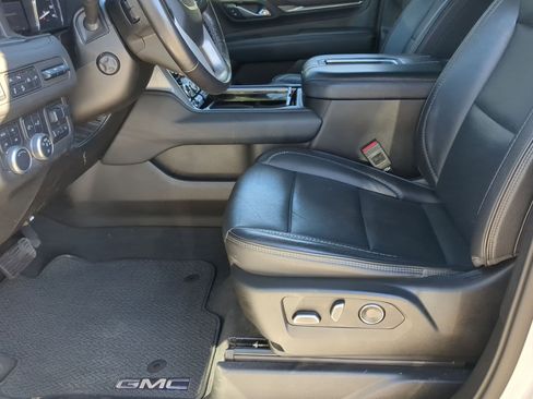 Used 2021 GMC Yukon Denali w/ Denali Premium Package image 11