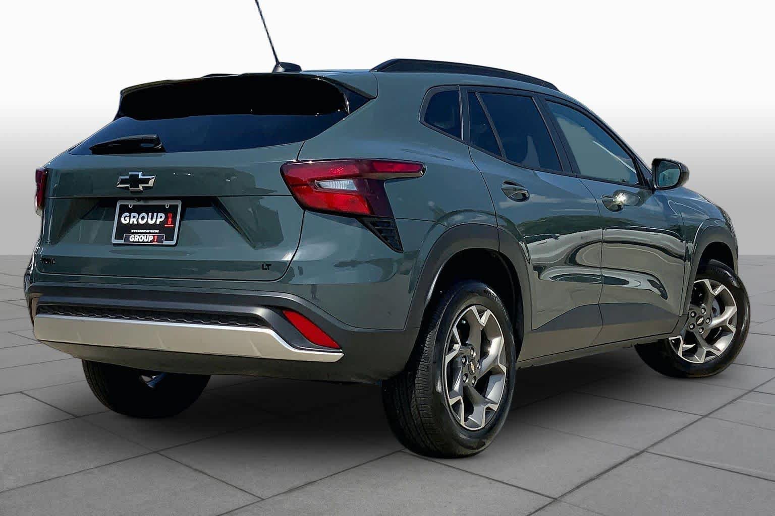 Used 2025 Chevrolet Trax LT w/ LT Convenience Package FWD image 13