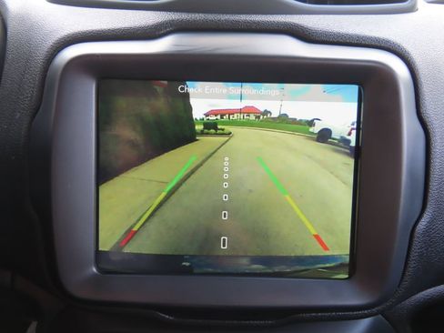 Used 2018 Jeep Renegade Latitude w/ UConnect 8.4 Nav Group FWD image 48