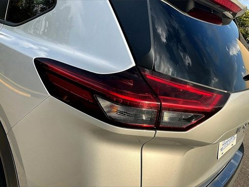 Used 2022 Nissan Rogue SV image 30