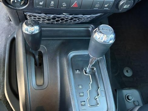Used 2016 Jeep Wrangler Unlimited Rubicon AWD/4WD image 33