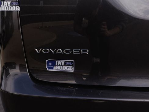 Used 2023 Chrysler Voyager LX image 48