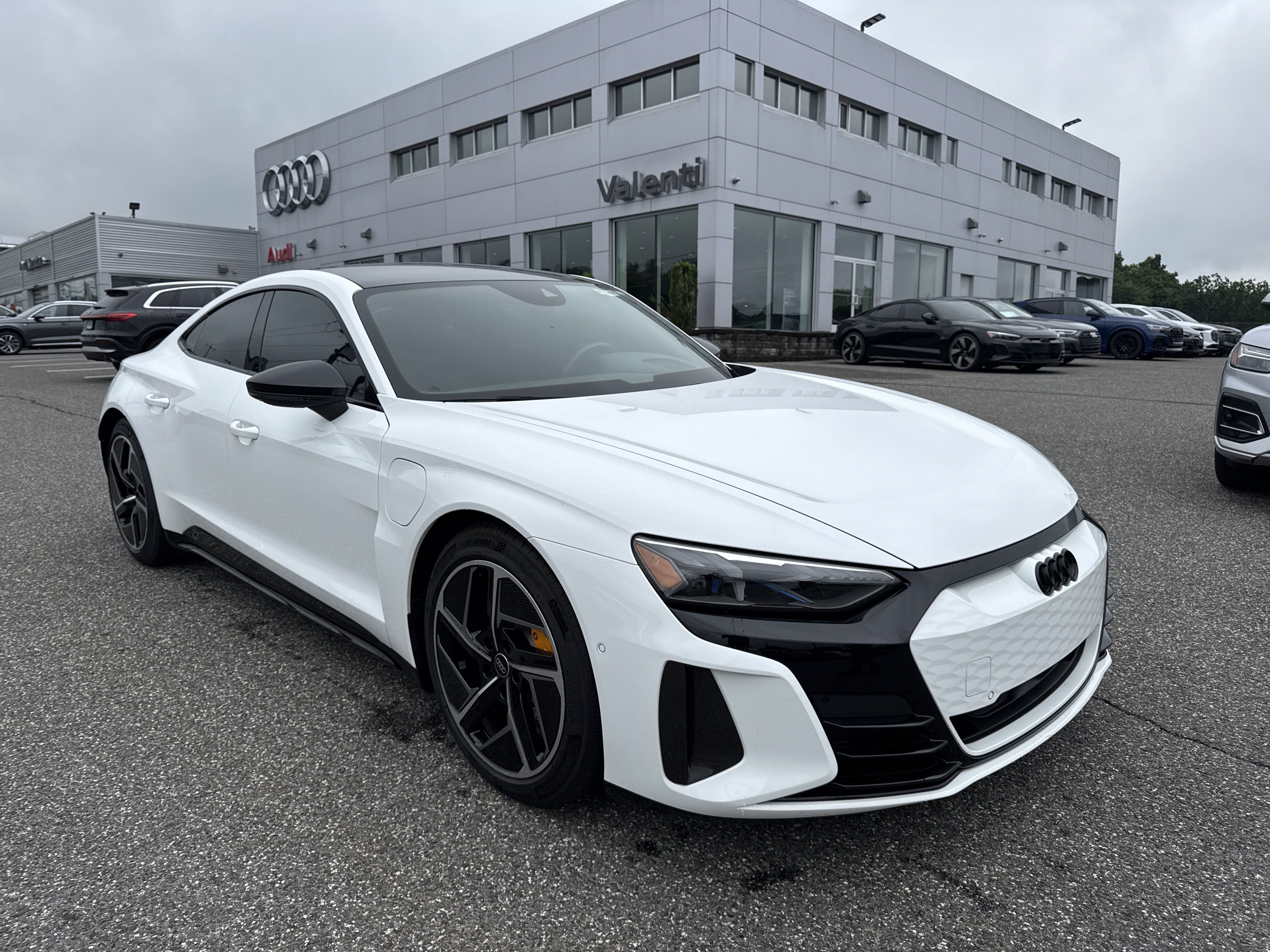 Used 2023 Audi RS e-tron GT w/ Carbon Performance Package AWD/4WD image 1