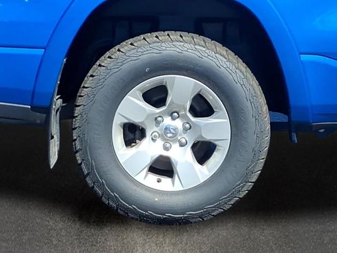 Used 2025 RAM 1500 Big Horn AWD/4WD image 3