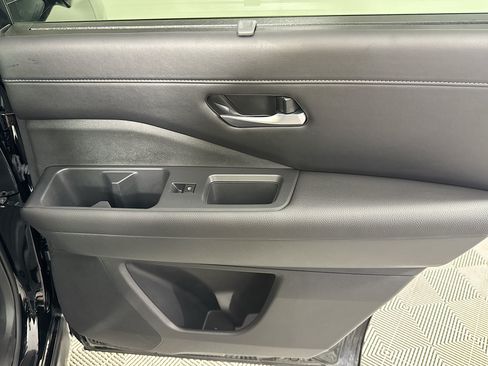 Used 2025 Nissan Pathfinder SL FWD image 26