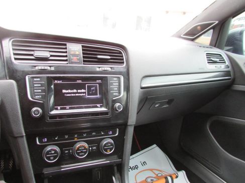 Used 2015 Volkswagen Golf 4-Door image 36