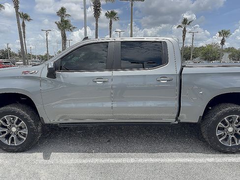 Used 2023 Chevrolet Silverado 1500 LT AWD/4WD image 12