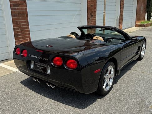 Used 2002 Chevrolet Corvette Convertible w/ Preferred Equipment Group1 image 33