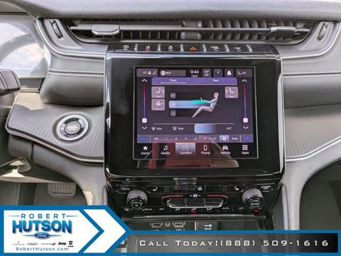 Used 2023 Jeep Grand Cherokee L Laredo image 25