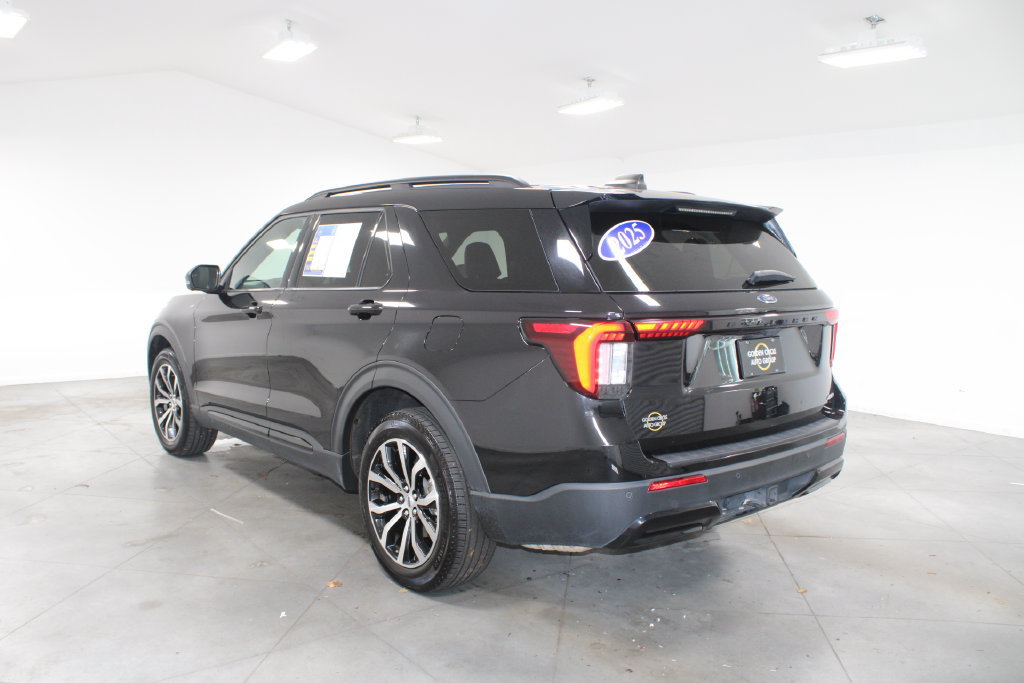 Used 2025 Ford Explorer ST-Line AWD/4WD image 7