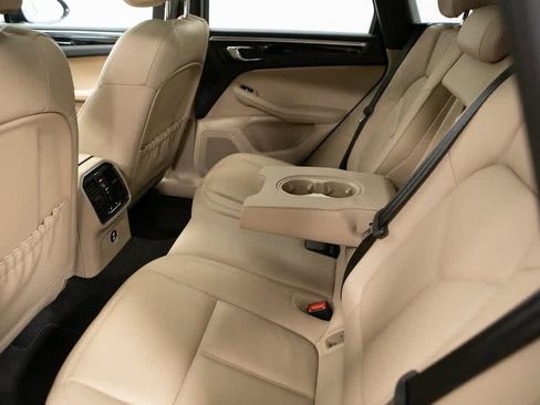 Certified 2023 Porsche Macan image 28