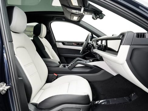 New 2026 Porsche Cayenne Coupe AWD/4WD image 23