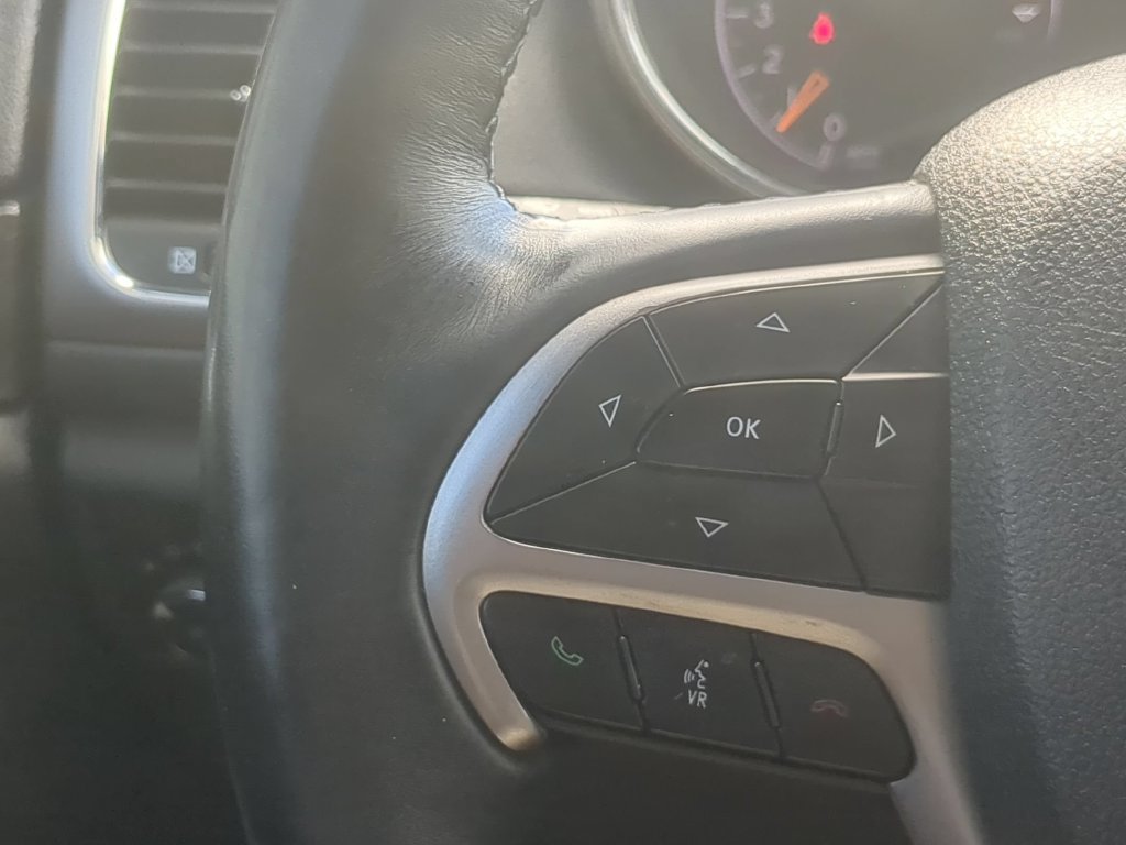 Used 2018 Jeep Grand Cherokee Altitude AWD/4WD image 17
