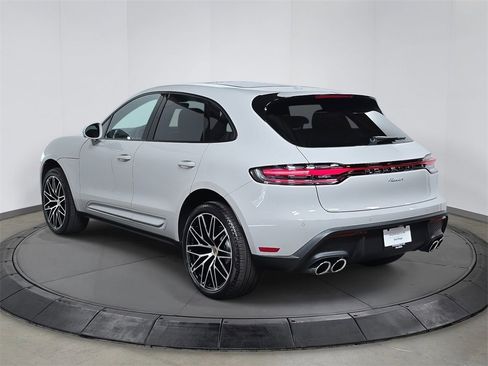 Used 2025 Porsche Macan image 3