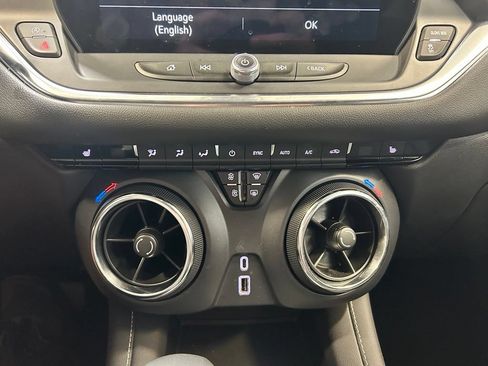 Used 2025 Chevrolet Blazer LT FWD image 17