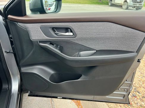 Used 2023 Nissan Rogue SV AWD/4WD image 26