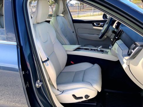 Used 2022 Volvo XC60 B5 Inscription w/ Advanced Package image 8