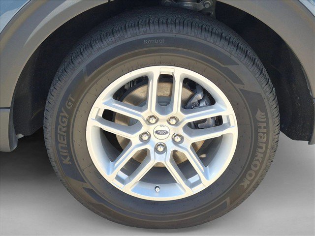 Used 2025 Ford Explorer Active w/ Active Comfort Package RWD image 22