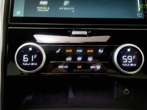 Used 2023 Land Rover Discovery Metropolitan Edition AWD/4WD image 70