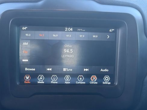 Used 2018 Jeep Renegade Altitude image 21