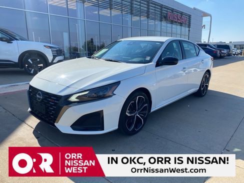 Used 2024 Nissan Altima 2.5 SR image 1