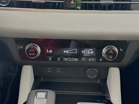 New 2026 Mitsubishi Outlander SE image 15