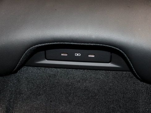 Used 2026 Porsche Taycan image 37