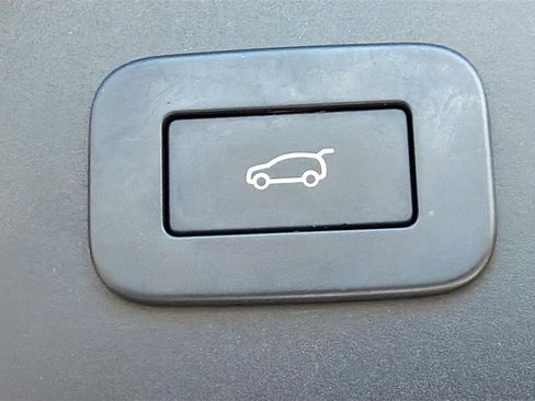 Used 2024 Land Rover Range Rover Velar Dynamic SE image 13