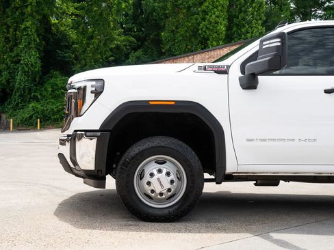 Used 2025 GMC Sierra 3500 Pro w/ Convenience Package AWD/4WD image 3