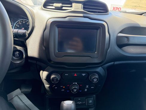Used 2020 Jeep Renegade Latitude w/ Popular Equipment Group FWD image 21