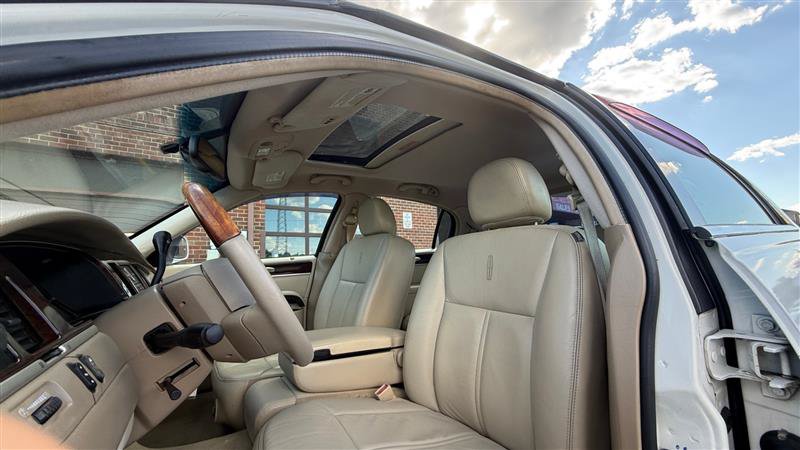Used 2007 Lincoln Town Car Signature Limited RWD image 15