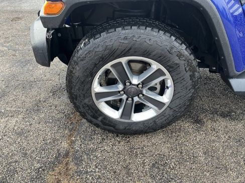 Used 2018 Jeep Wrangler Unlimited Sahara w/ Cold Weather Group image 10