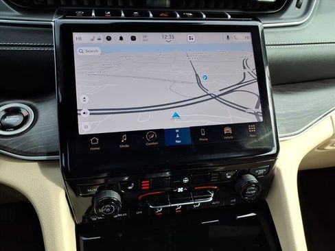 Certified 2024 Jeep Grand Cherokee Limited image 18