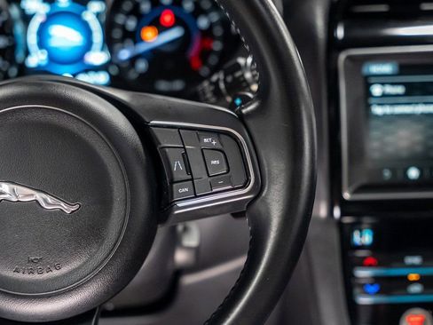 Used 2020 Jaguar F-PACE Premium image 45