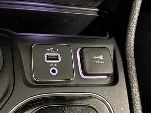 Used 2020 Jeep Cherokee Limited image 22