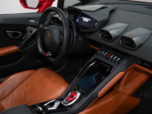 Used 2021 Lamborghini Huracan EVO image 29