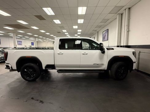 Used 2025 GMC Sierra 2500 AT4 w/ Technology Package image 13