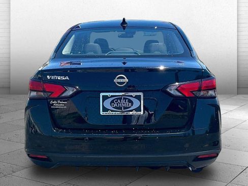 Used 2025 Nissan Versa SV FWD image 3