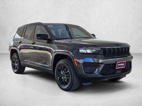 New 2025 Jeep Grand Cherokee Altitude image 7