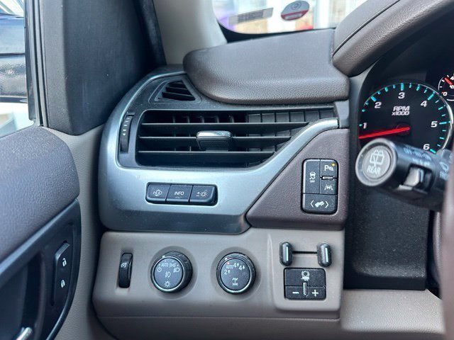 Used 2018 Chevrolet Suburban Premier AWD/4WD image 19