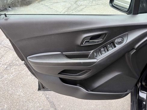 Certified 2022 Chevrolet Trax LT w/ LT Convenience Package image 21