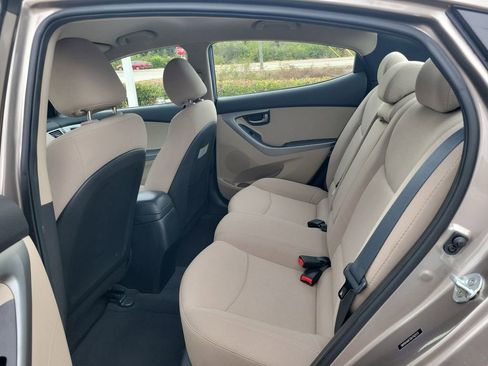 Used 2016 Hyundai Elantra SE image 18