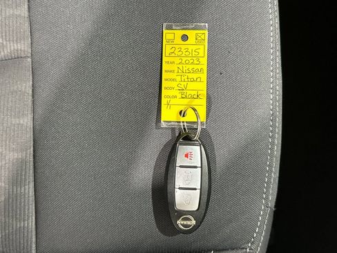 Used 2023 Nissan Titan SV image 39