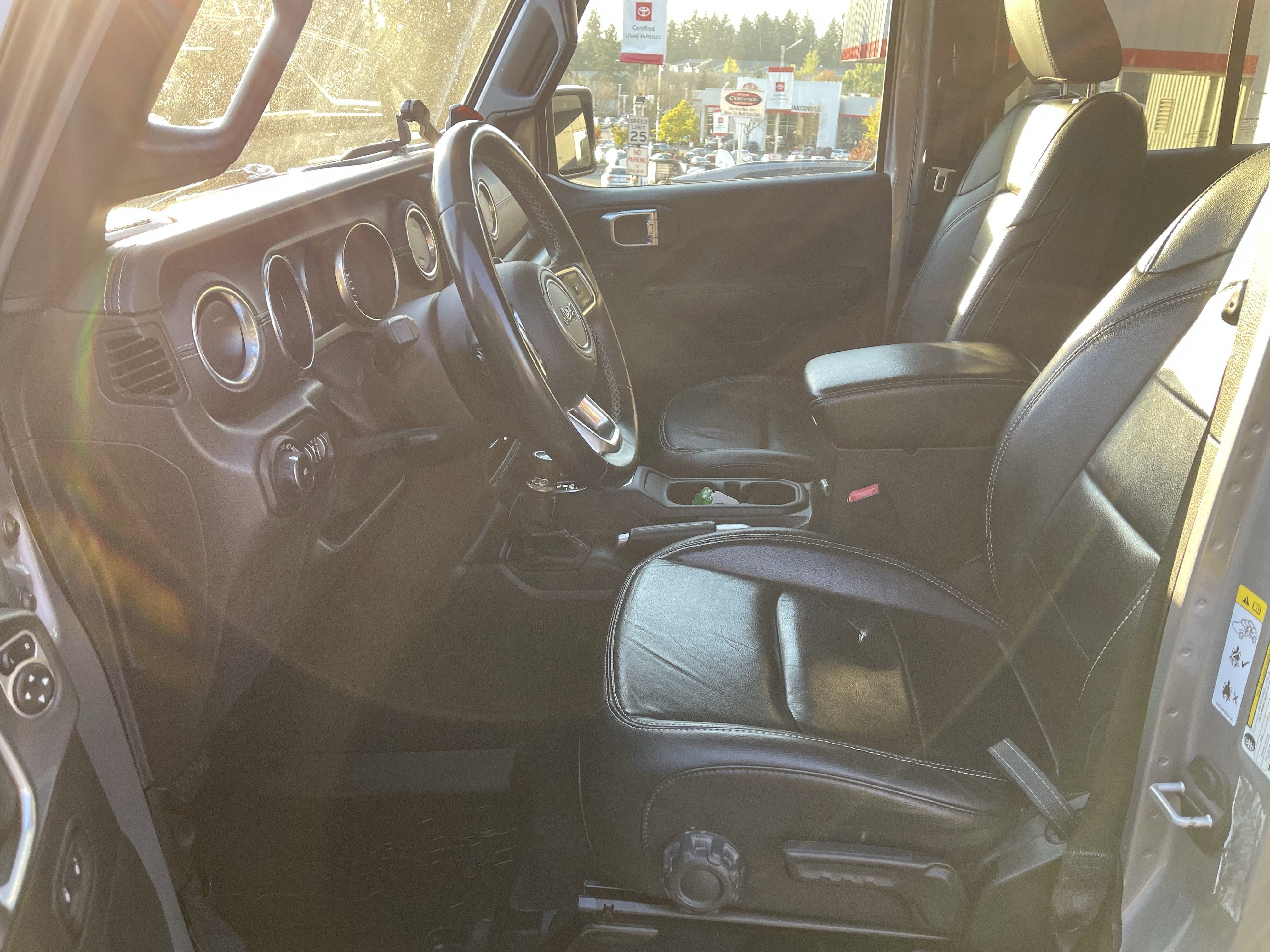 Used 2018 Jeep Wrangler Unlimited Sahara AWD/4WD image 10