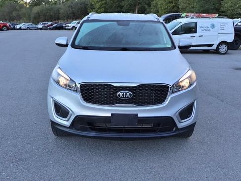 Used 2018 Kia Sorento AWD image 9